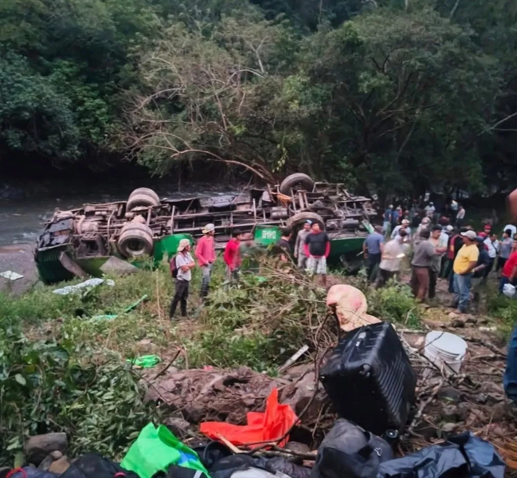 Christmas Eve Bus Tragedy in Mexico Leaves 10 Dead, Dozens Injured – मेक्सिको में क्रिसमस ईव पर बस हादसा: 10 लोगों की मौत, दर्जनों घायल